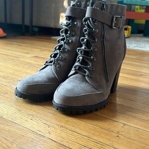 Size 8 boot with chunky heel